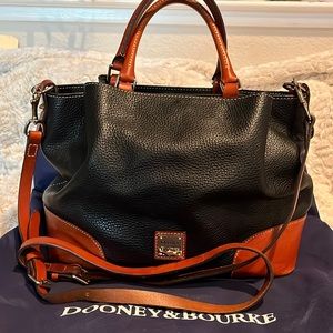 DOONEY & BOURKE BARLOW HANDBAG WITH DUST BAG